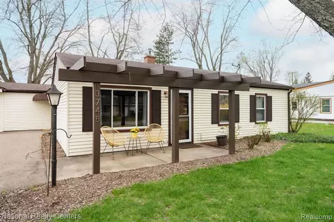 3748 Minton Rd, Lake Orion, MI 48359