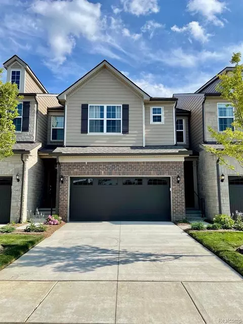 524 Addison Cir, Walled Lake, MI 48390