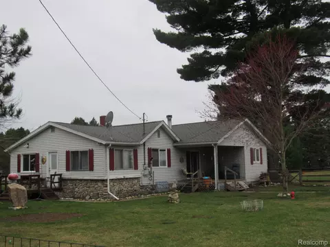1050 W Burdell Rd, Gerrish, MI 48653