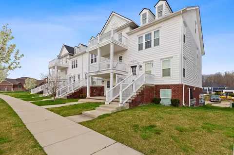 53743 Champlain St, Macomb, MI 48042