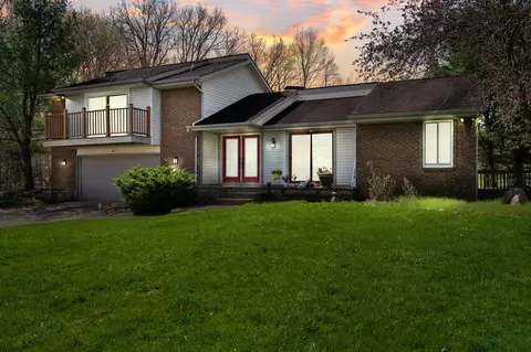 7585 Ledgewood Dr, Tyrone, MI 48430
