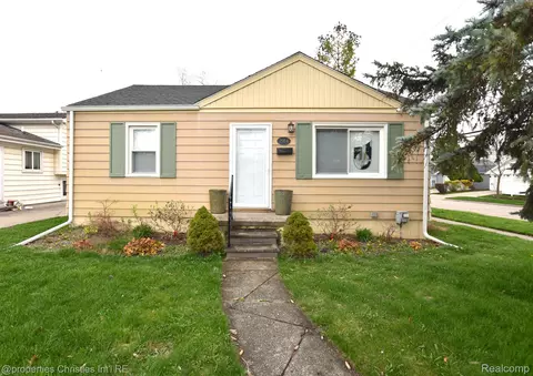 2914 Buckingham Ave, Berkley, MI 48072
