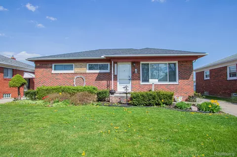 25234 Arlington St, Roseville, MI 48066