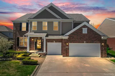 49621 Bloomsbury Ln, Macomb, MI 48044