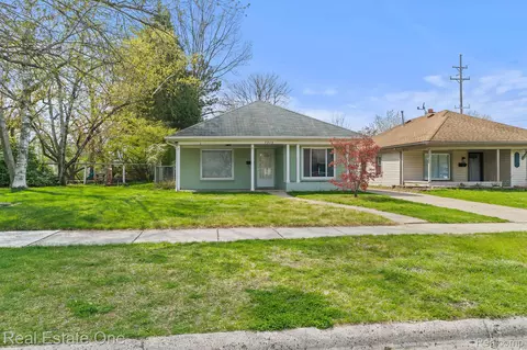7315 N Vernon St, Dearborn Heights, MI 48127
