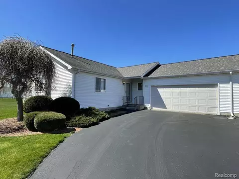 10183 Hawthorne Cir, Goodrich, MI 48438