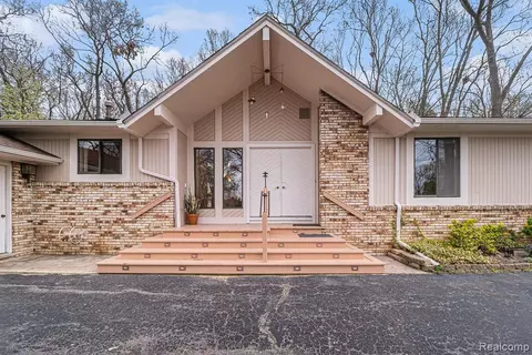 6692 Balmoral Ter, Clarkston, MI 48346
