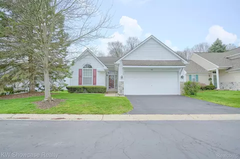 949 Rikki Ann, Wixom, MI 48393
