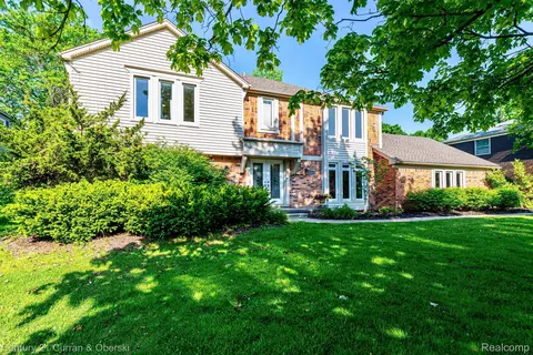 12231 Hillside Dr, Plymouth, MI 48170