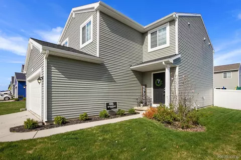 2784 Sycamore River Dr, Handy, MI 48836