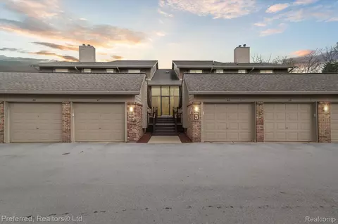 11819 Sycamore Dr, Plymouth, MI 48170