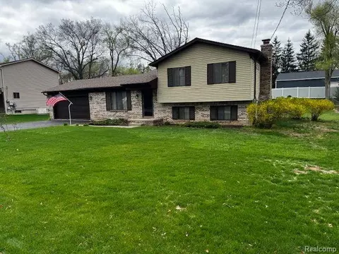 2555 S Marchar Dr, Wolverine Lake, MI 48390