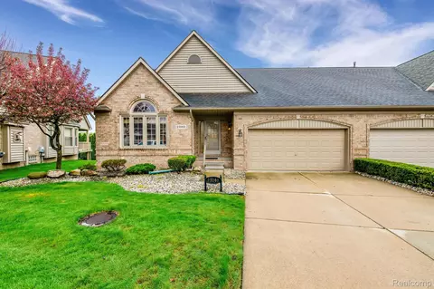 23140 Mission Vly S, Macomb, MI 48042