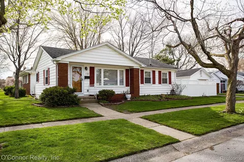 1119 18th St, Port Huron, MI 48060