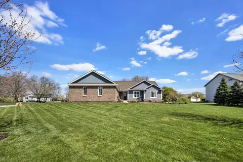 109 Persimmon Dr, Brandon, MI 48371