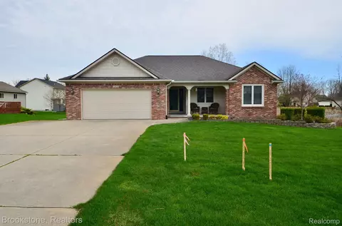 12425 Torrey Rd, Fenton, MI 48430