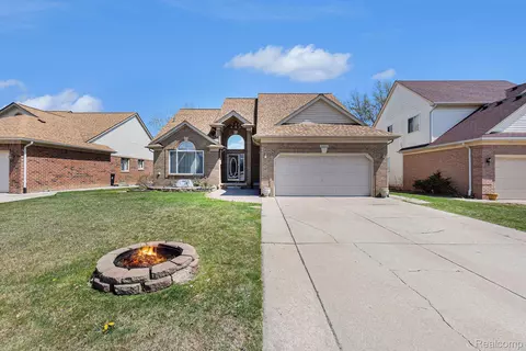 33572 Lamparter Dr, Sterling Heights, MI 48310