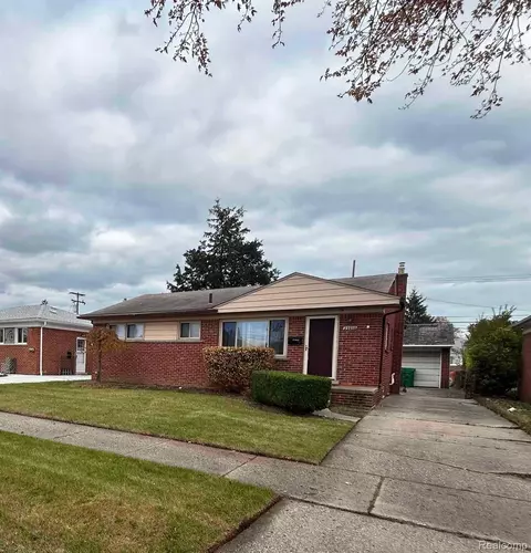 24644 Petersburg Ave, Eastpointe, MI 48021