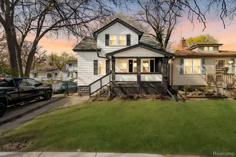 563 E Maxlow Ave, Hazel Park, MI 48030