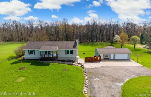7447 Gale Rd, Grand Blanc, MI 48439