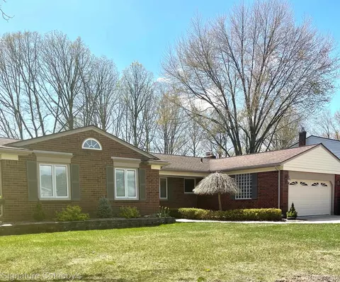 45003 Governor Bradford Rd, Plymouth, MI 48170
