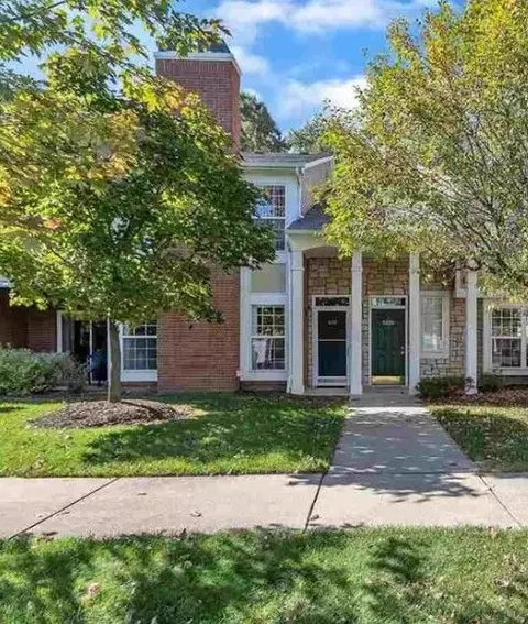 5212 Pine Aires Dr, Sterling Heights, MI 48314