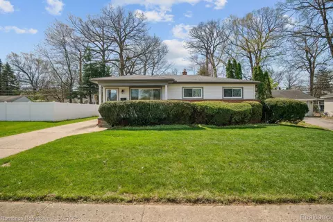 31721 Marquette St, Garden City, MI 48135