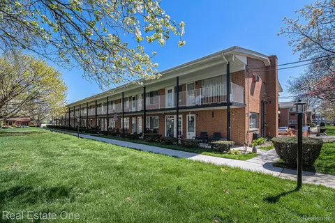 2217 Clawson Ave #206, Royal Oak, MI 48073