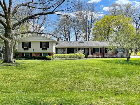 270 Lonesome Oak, Oakland, MI 48306