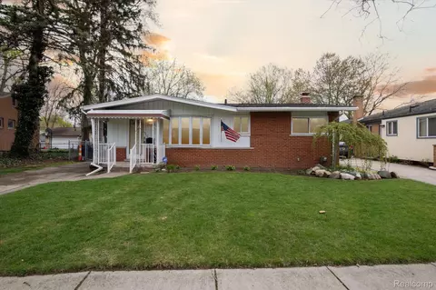 19184 Osmus St, Livonia, MI 48152