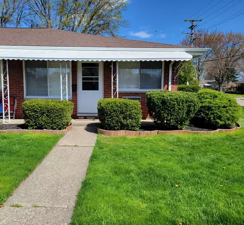 23016 E Kelly Rd N #10, Eastpointe, MI 48021