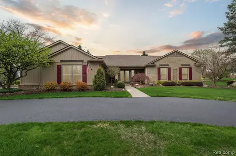 8281 Caribou Trl, Clarkston, MI 48348