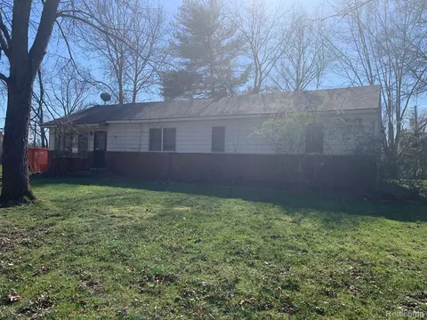 665 E Ridge St, South Lyon, MI 48178