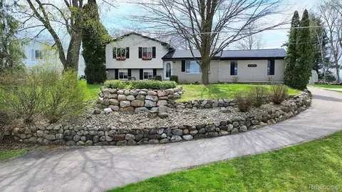 11471 Delmar Dr, Deerfield, MI 48430