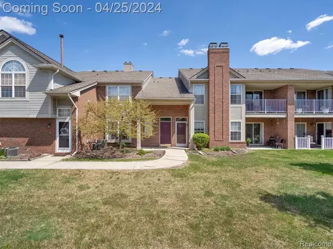 16564 Covington Dr, Clinton Township, MI 48038