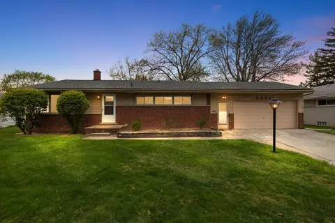22327 Dale Allen St, Clinton Township, MI 48035