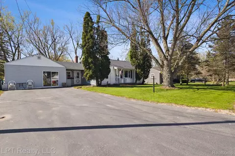 574 Wilson Ave, Mount Morris, MI 48458