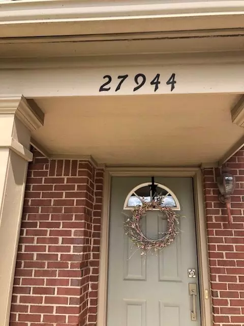 27944 Declaration Rd, Novi, MI 48377