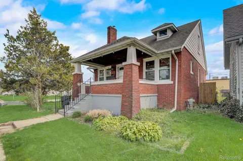 1070 E Troy St, Ferndale, MI 48220