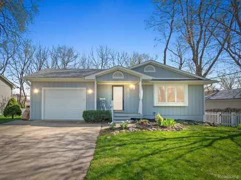 6535 Duffield St, West Bloomfield, MI 48324