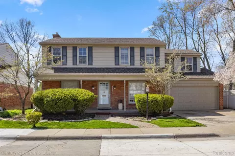 20206 Danbury Ln, Harper Woods, MI 48225