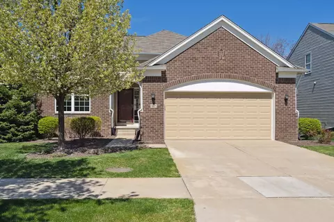 527 Acadia Ct, Oceola, MI 48843