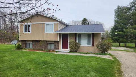 720 Bush St, Linden, MI 48451