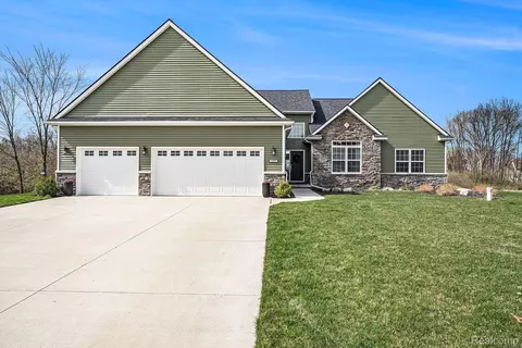 2292 White Hawk Trl, Marion, MI 48843