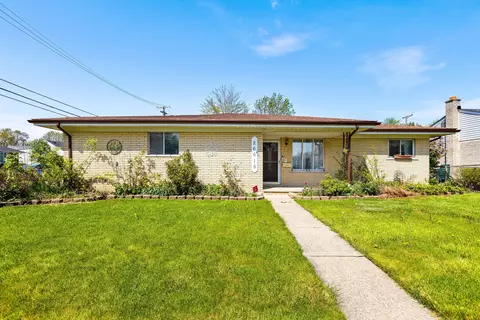 26615 Nieman St, Roseville, MI 48066