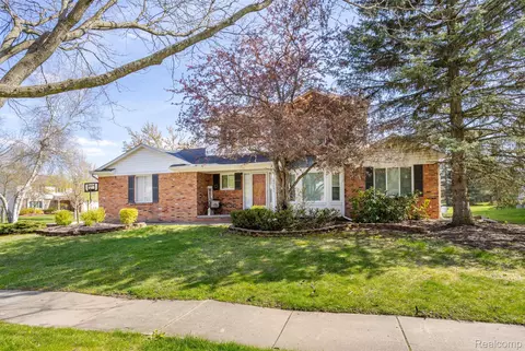 45931 Cider Mill Dr, Novi, MI 48374
