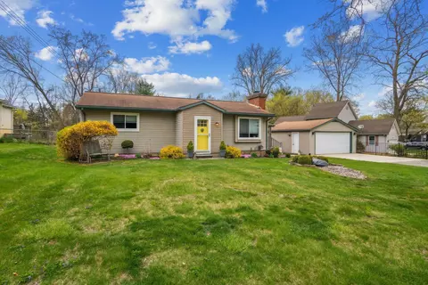 11519 Norway Dr, Hartland, MI 48353