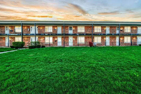 21121 Hayes Ave #15, Eastpointe, MI 48021