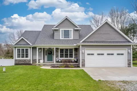 9655 Spicer Rd, Green Oak, MI 48116