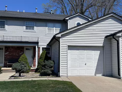 24645 Park Terrace Dr, Harrison, MI 48045